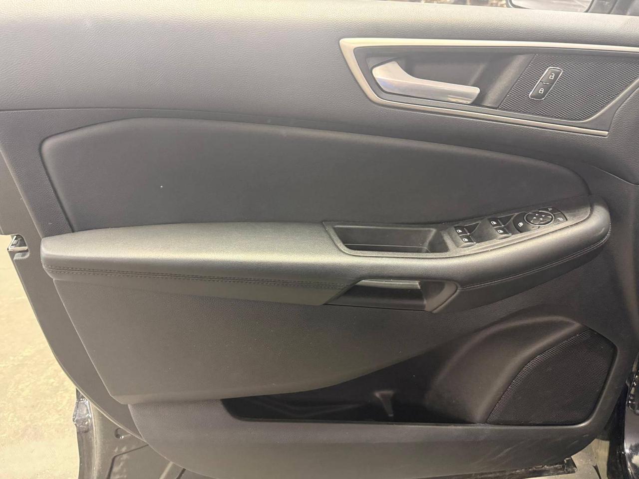 2020 Ford Edge SEL AWD Photo