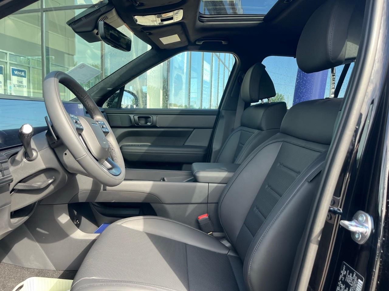 2026 Hyundai Santa Fe Hybrid Ultimate Calligraphy AWD Photo