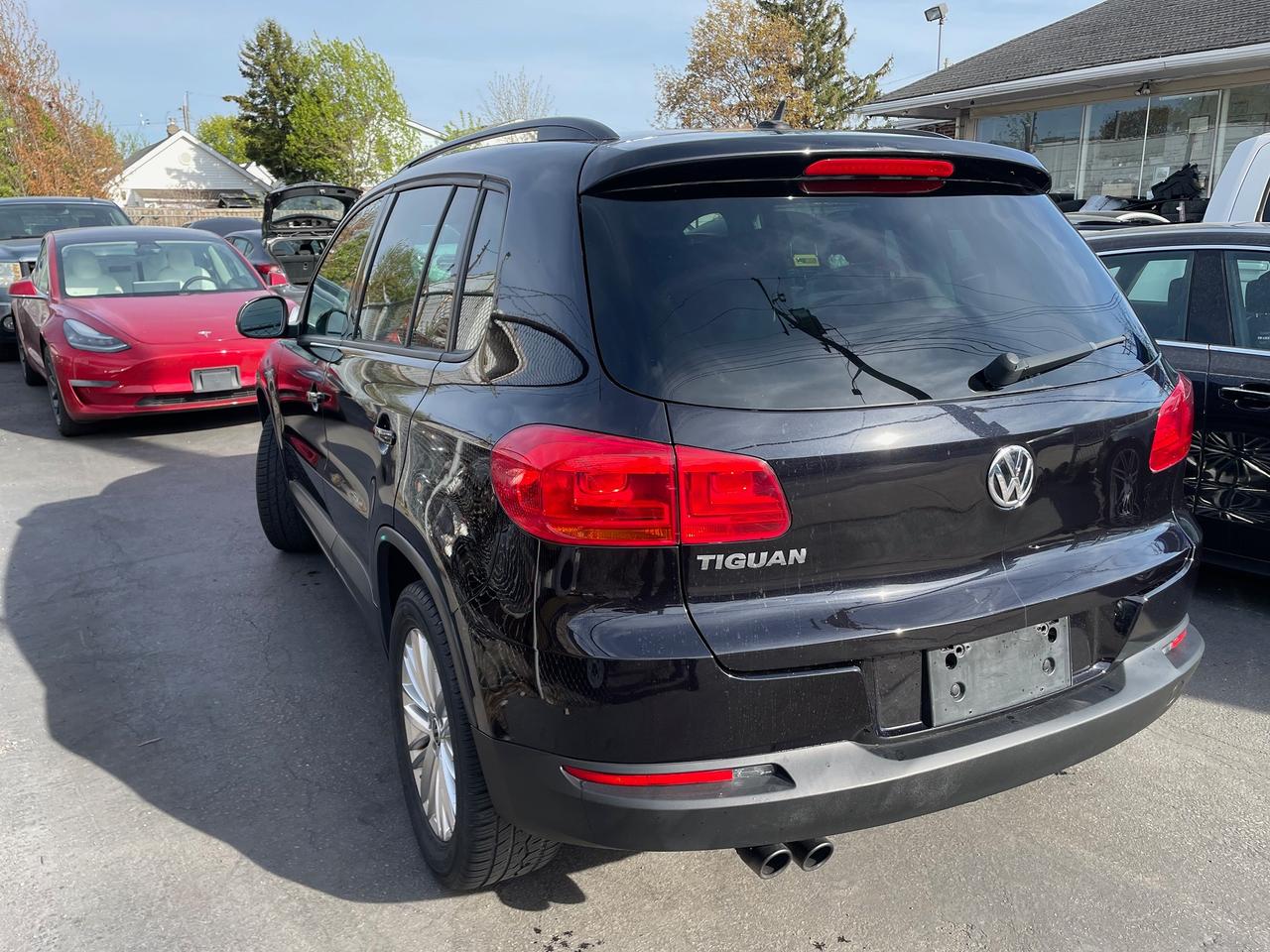 2016 Volkswagen Tiguan Comfortline *AWD, BACKUP CAM, HEATED SEATS* Photo