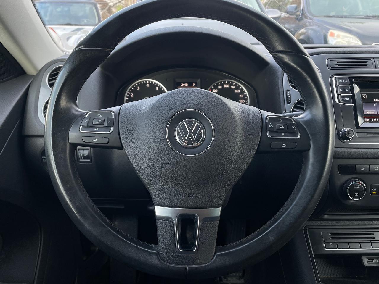 2016 Volkswagen Tiguan Comfortline *AWD, BACKUP CAM, HEATED SEATS* Photo