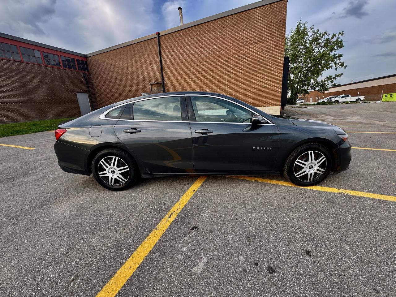 2017 Chevrolet Malibu LT Photo