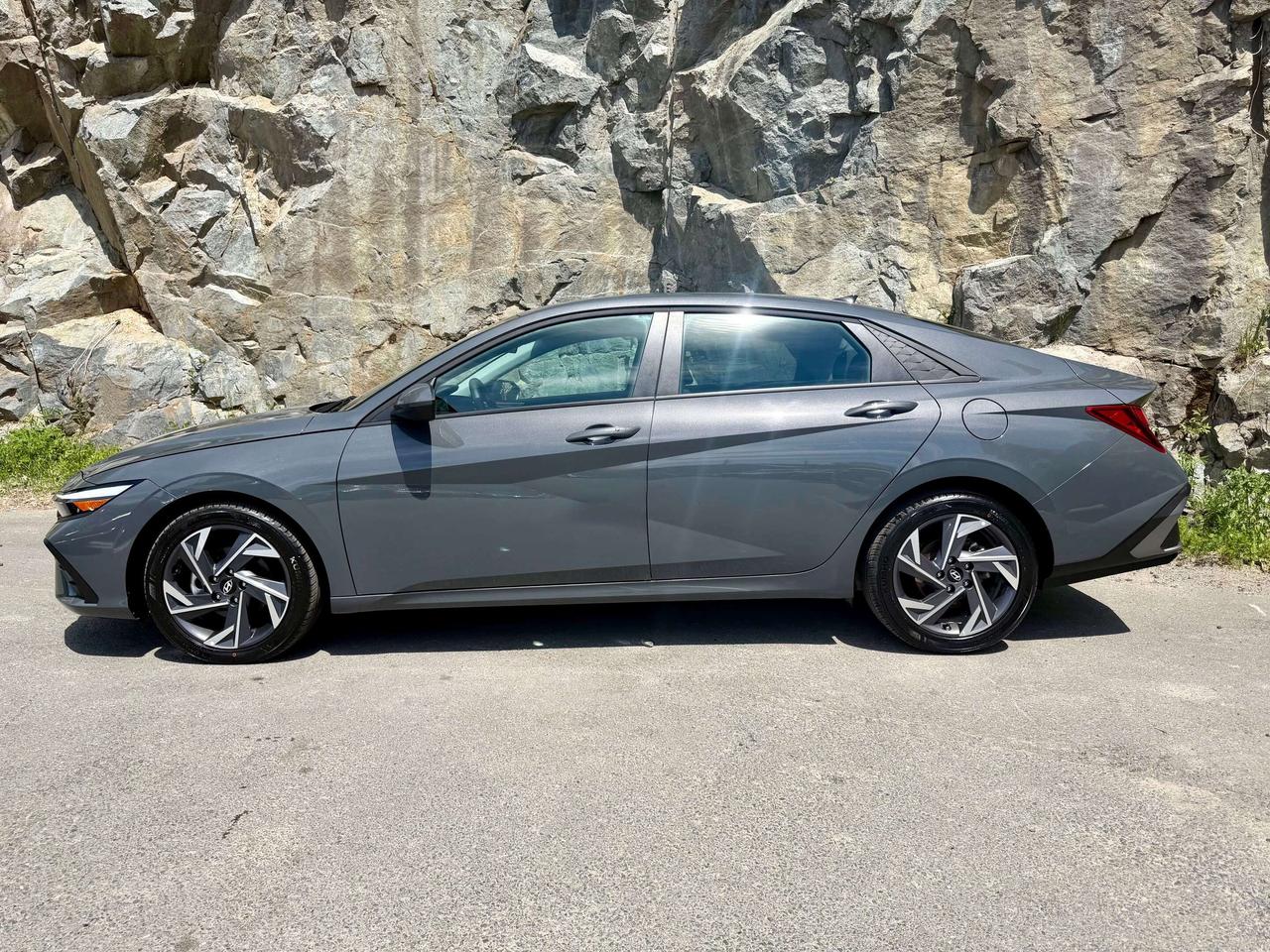 2026 Hyundai Elantra Preferred W/TECH Photo3