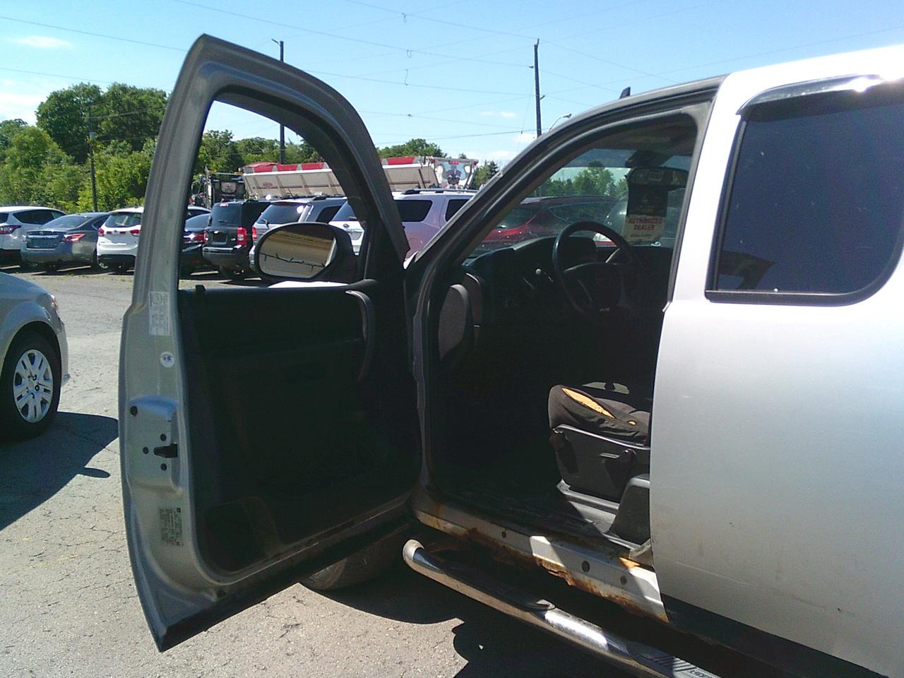 2010 GMC Sierra 1500 2WD Ext Cab 143.5  SLE 6.5 FT Photo