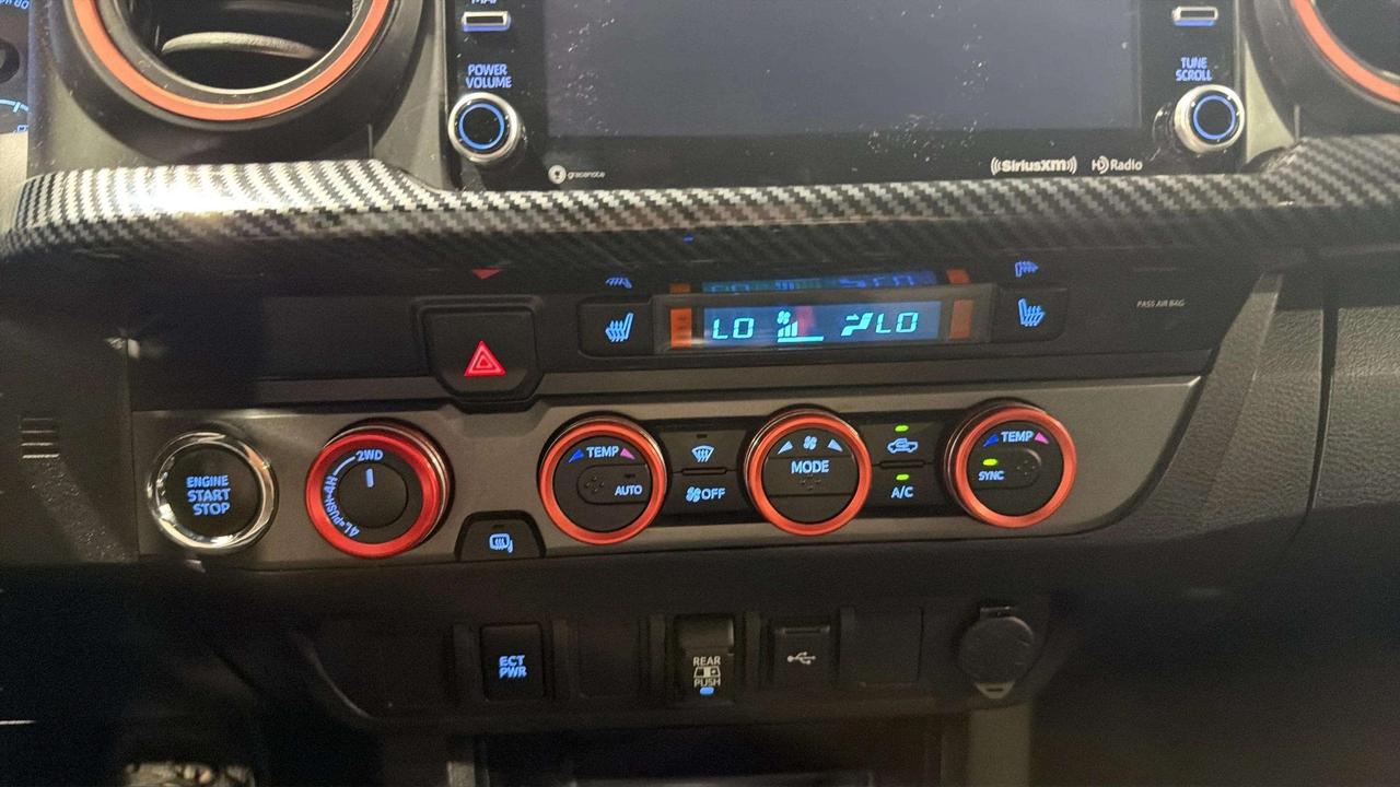 2021 Toyota Tacoma 4X4 | CLEAN CARFAX | DOUBLE CAB | NAVI | CARPLAY Photo