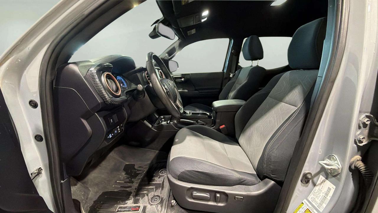 2021 Toyota Tacoma 4X4 | CLEAN CARFAX | DOUBLE CAB | NAVI | CARPLAY Photo