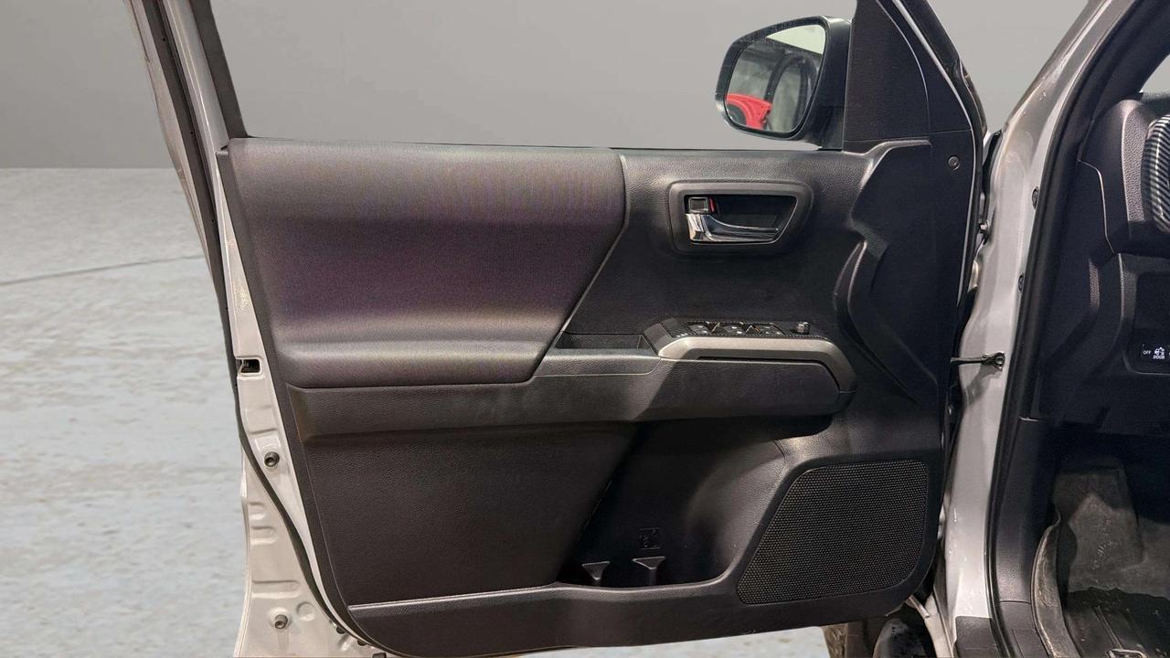 2021 Toyota Tacoma 4X4 | CLEAN CARFAX | DOUBLE CAB | NAVI | CARPLAY Photo