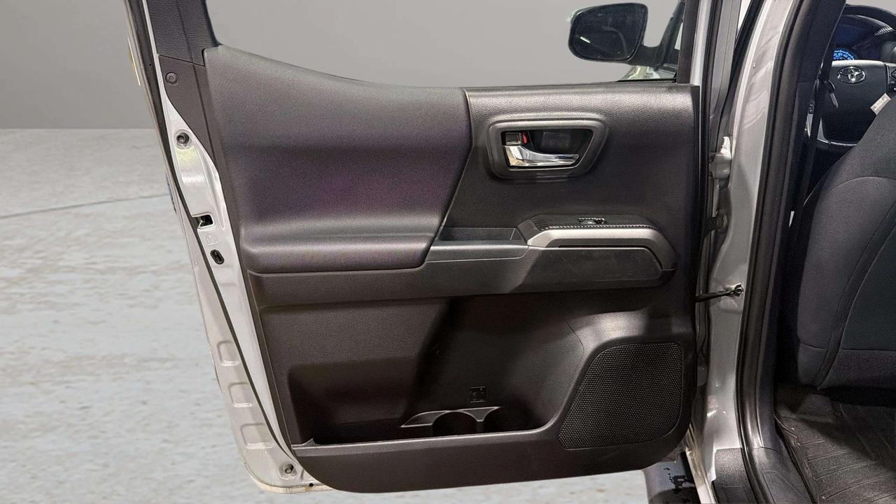 2021 Toyota Tacoma 4X4 | CLEAN CARFAX | DOUBLE CAB | NAVI | CARPLAY Photo