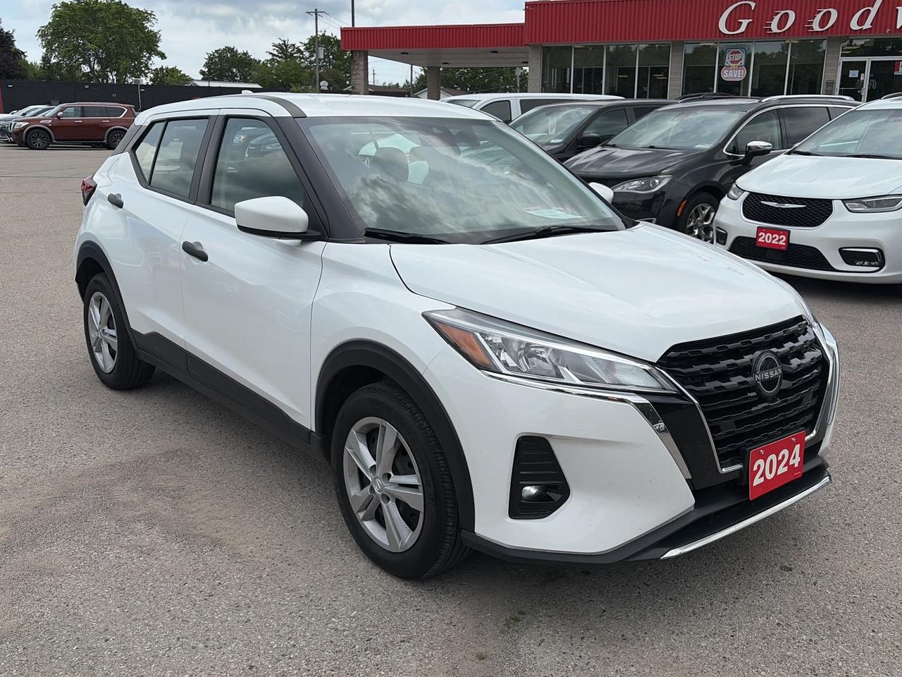 2024 Nissan Kicks S FWD, BACK UP CAMERA, BLIND SPOT MONITORS! - Photo #2