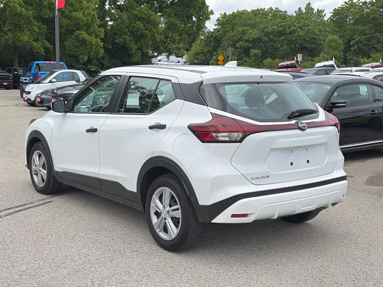 2024 Nissan Kicks S FWD, BACK UP CAMERA, BLIND SPOT MONITORS! Photo