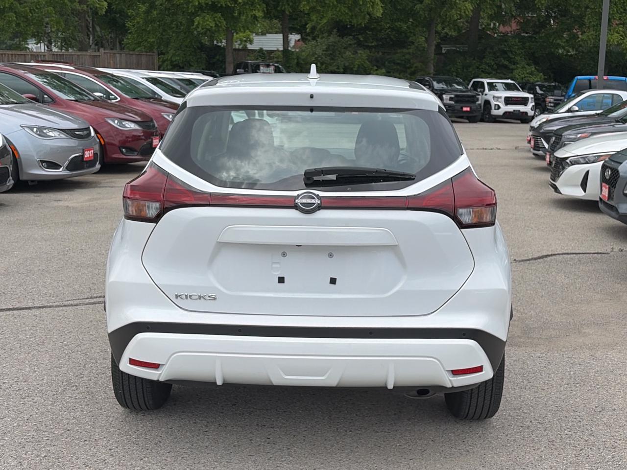 2024 Nissan Kicks S FWD, BACK UP CAMERA, BLIND SPOT MONITORS! Photo