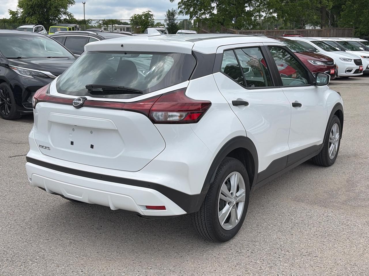 2024 Nissan Kicks S FWD, BACK UP CAMERA, BLIND SPOT MONITORS! Photo
