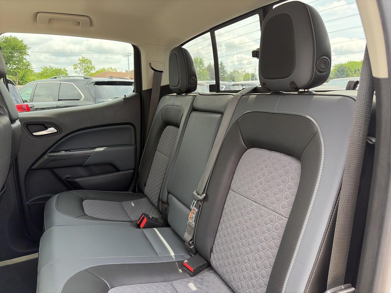 2020 Chevrolet Colorado 4WD Z71, REMOTE START, BACK UP CAM, HEATED CLOTH! Photo