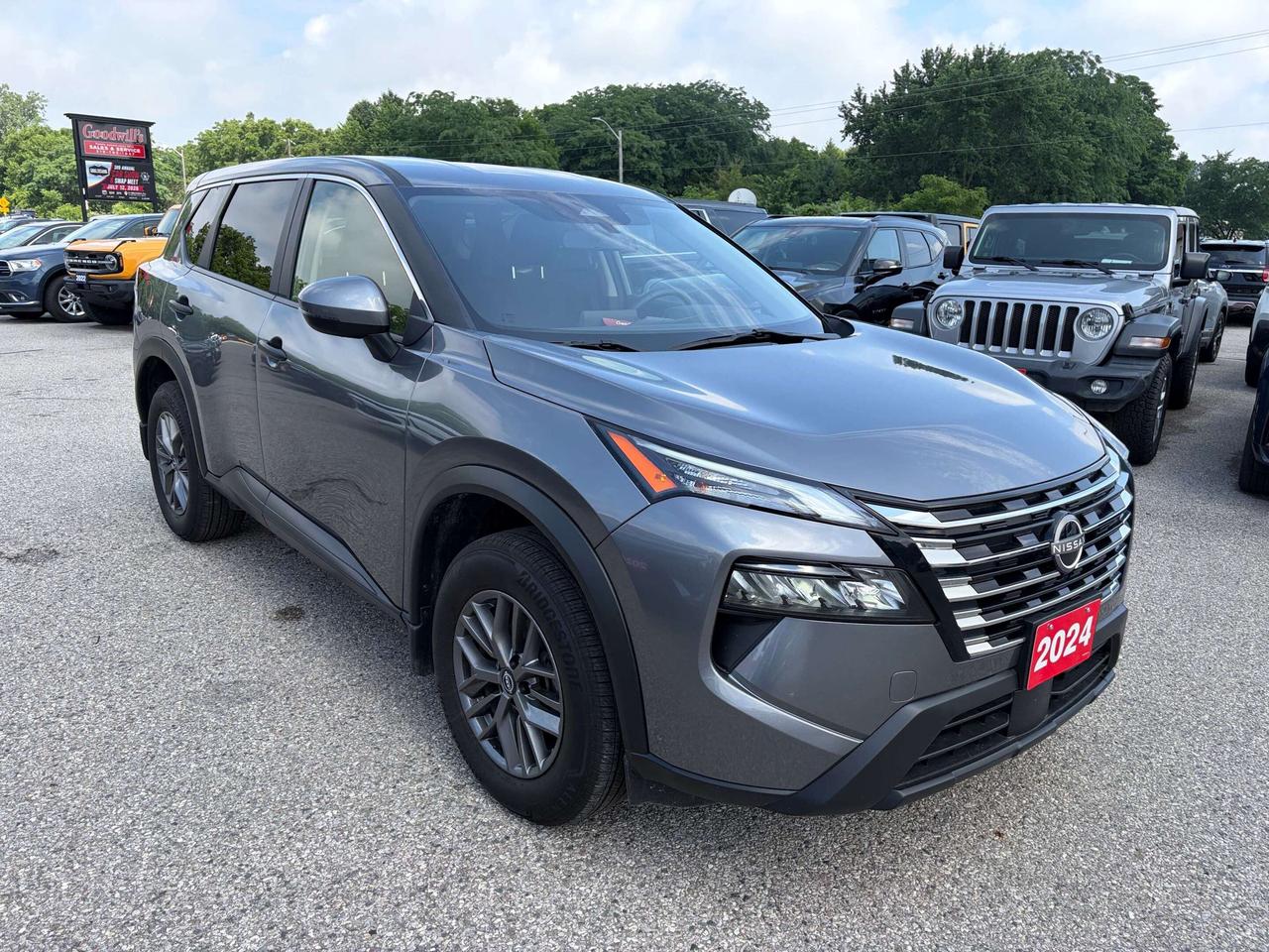 2024 Nissan Rogue AWD S, CLEAN CARFAX, REMOTE START, HEATED SEATS! - Photo #2
