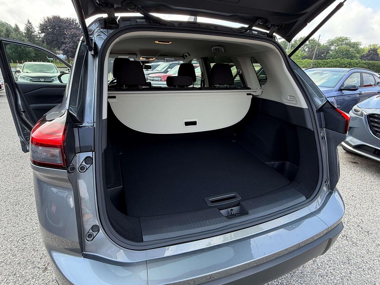 2024 Nissan Rogue AWD S, CLEAN CARFAX, REMOTE START, HEATED SEATS! Photo