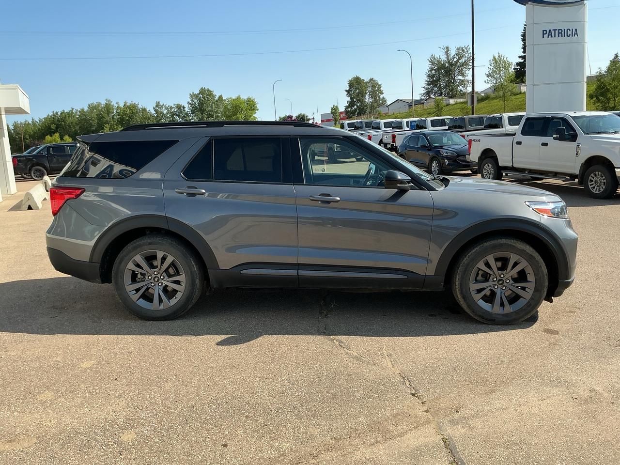 2022 Ford Explorer XLT Photo3