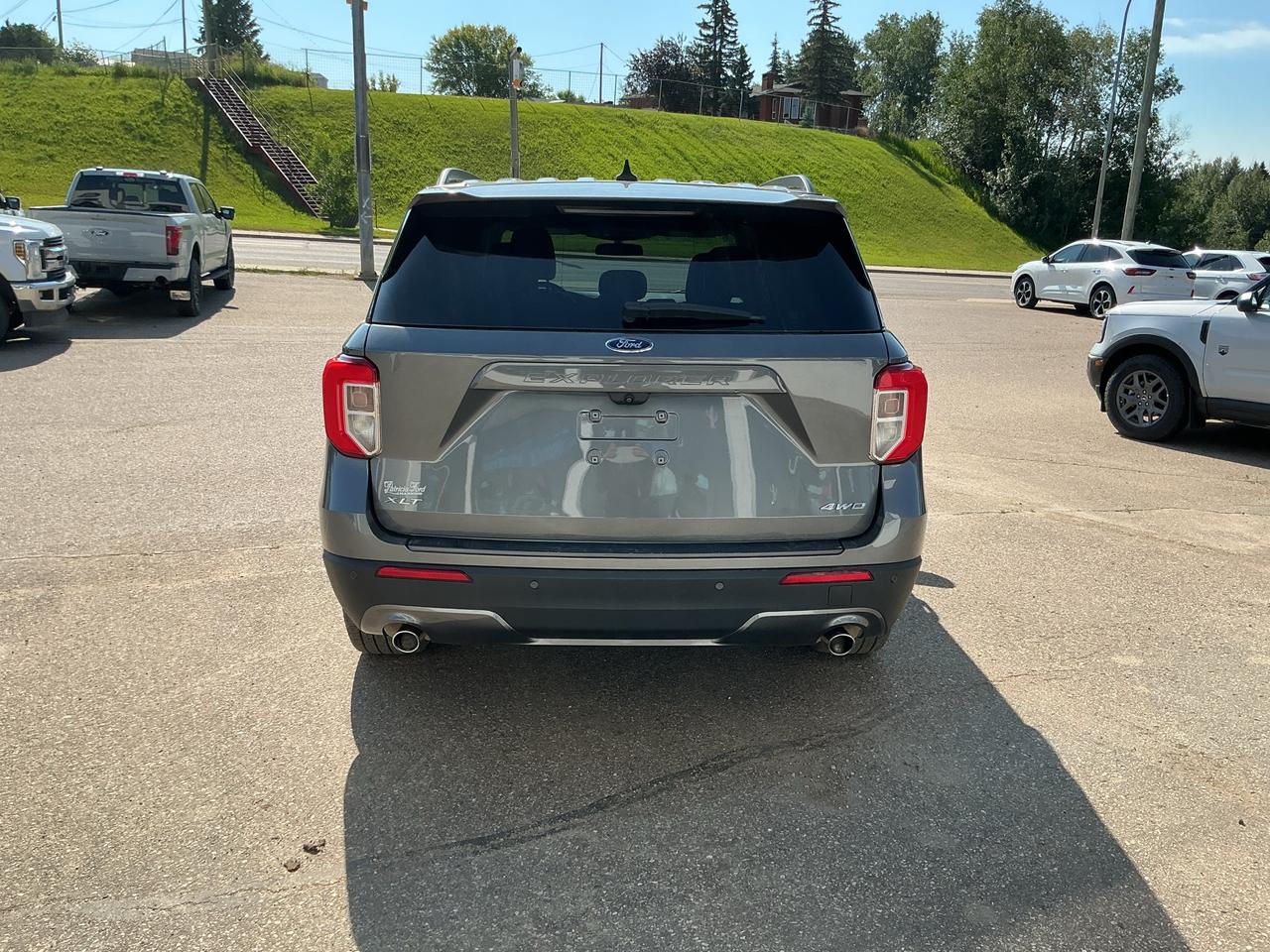 2022 Ford Explorer XLT Photo4