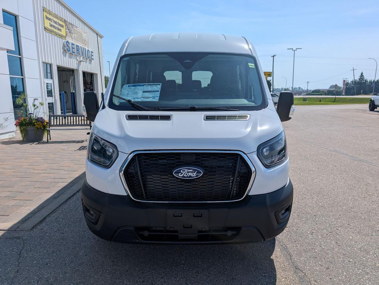 2026 Ford Transit Passenger Wagon XL Photo2