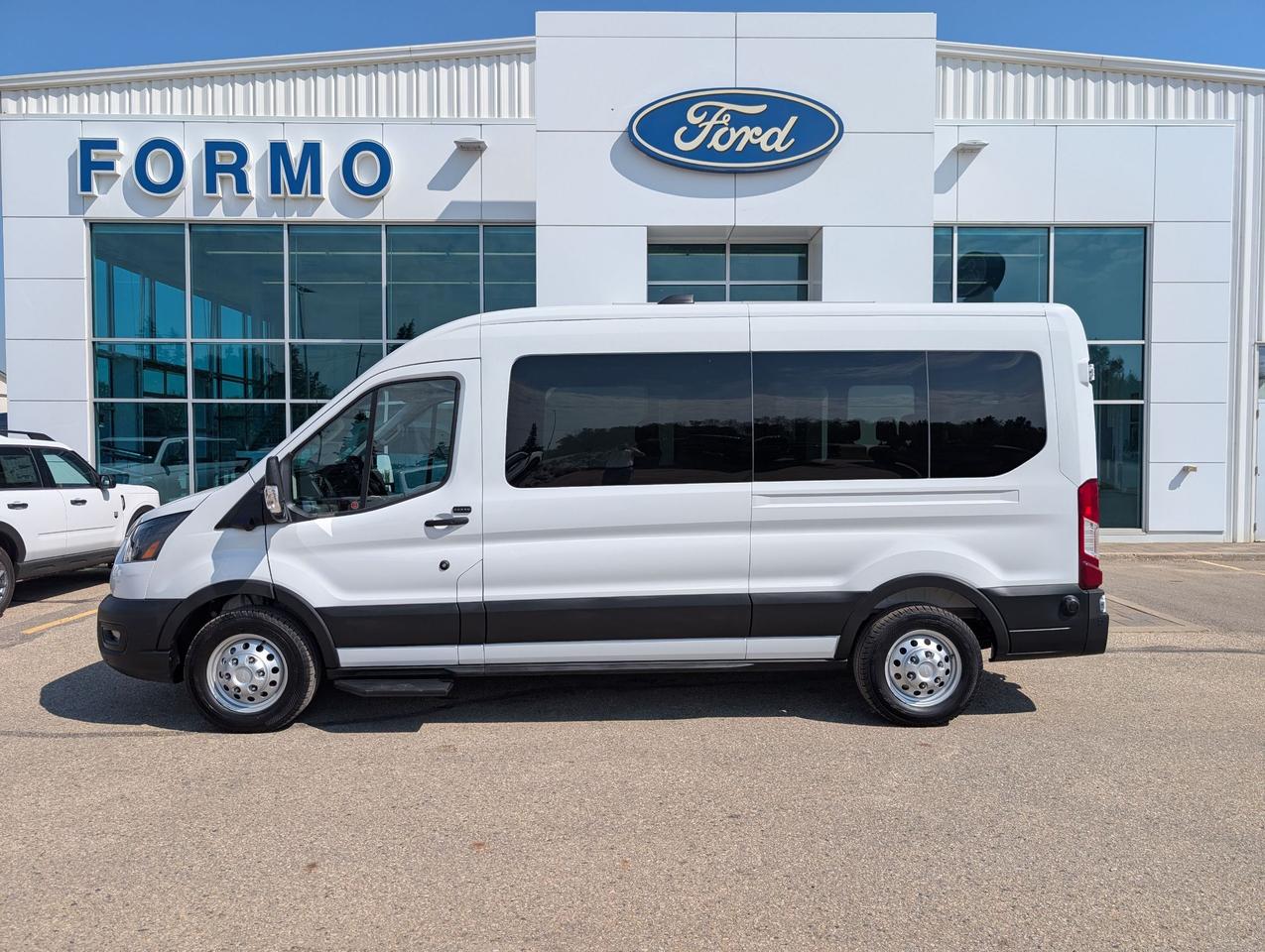 2026 Ford Transit Passenger Wagon XL Photo0
