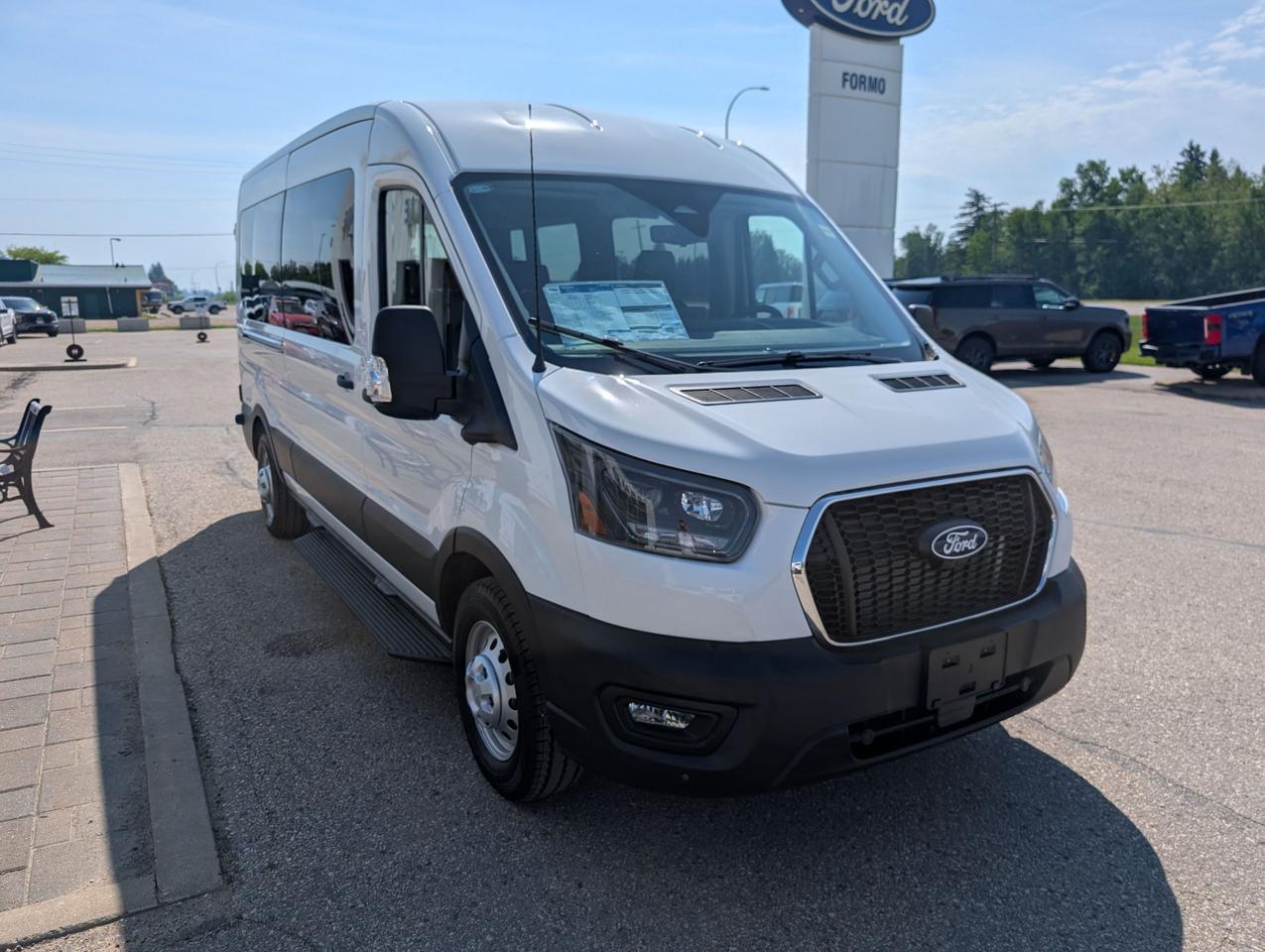 2026 Ford Transit Passenger Wagon XL Photo3