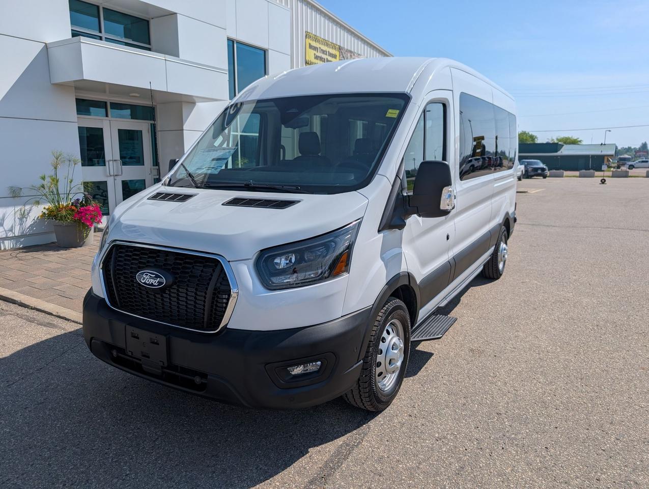 2026 Ford Transit Passenger Wagon XL Photo1