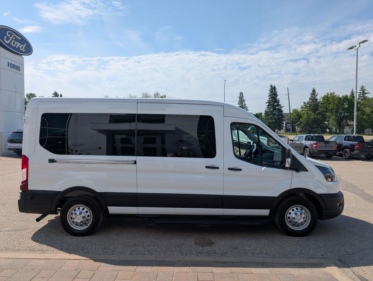 2026 Ford Transit Passenger Wagon XL Photo4