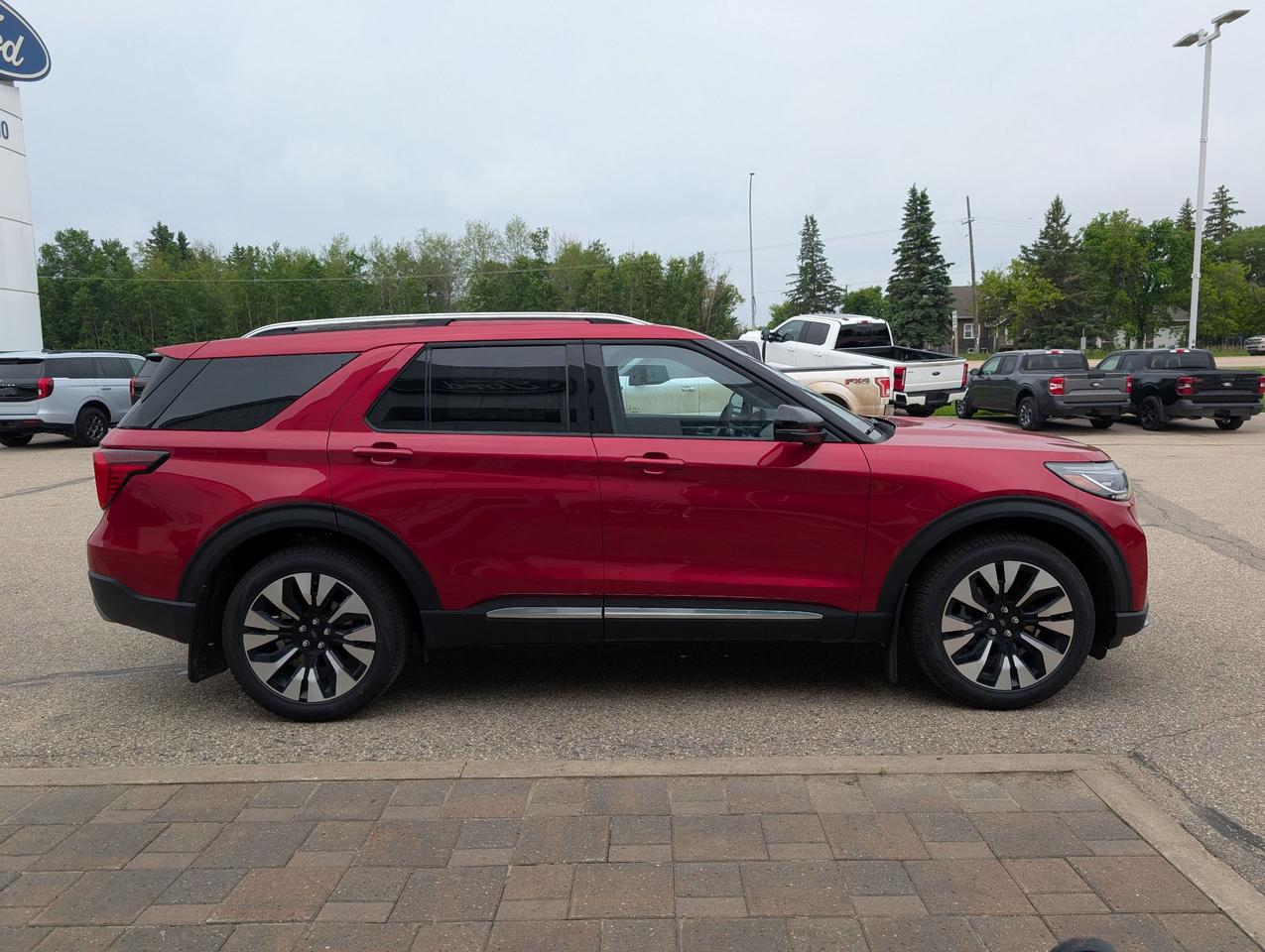 2026 Ford Explorer Platinum Photo4