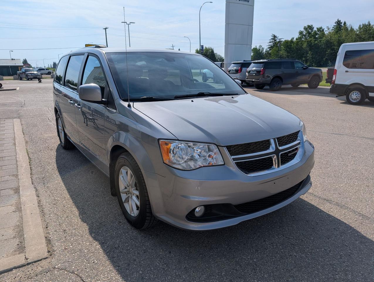 2020 Dodge Grand Caravan PREMIUM PLUS Photo3
