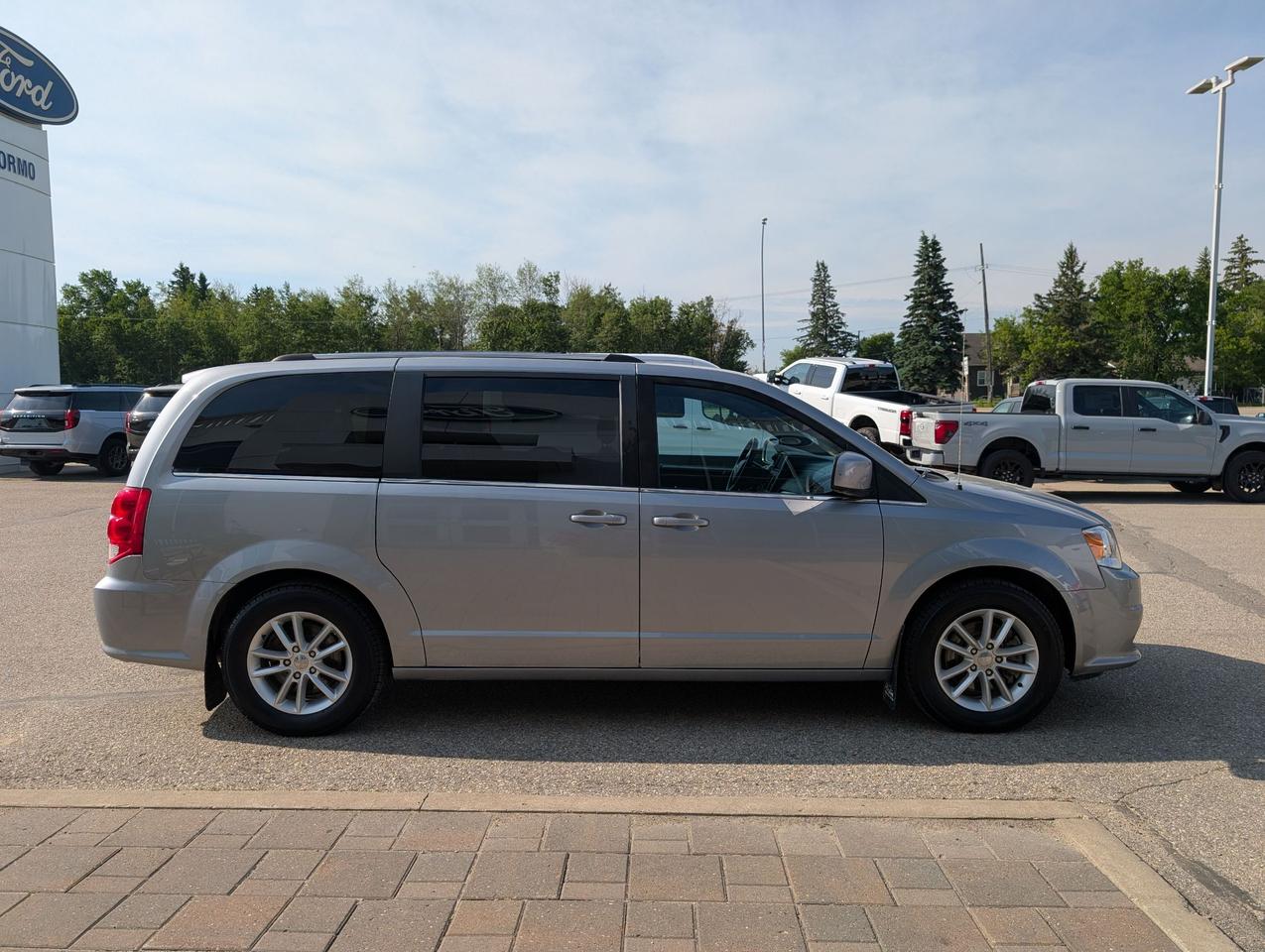 2020 Dodge Grand Caravan PREMIUM PLUS Photo4