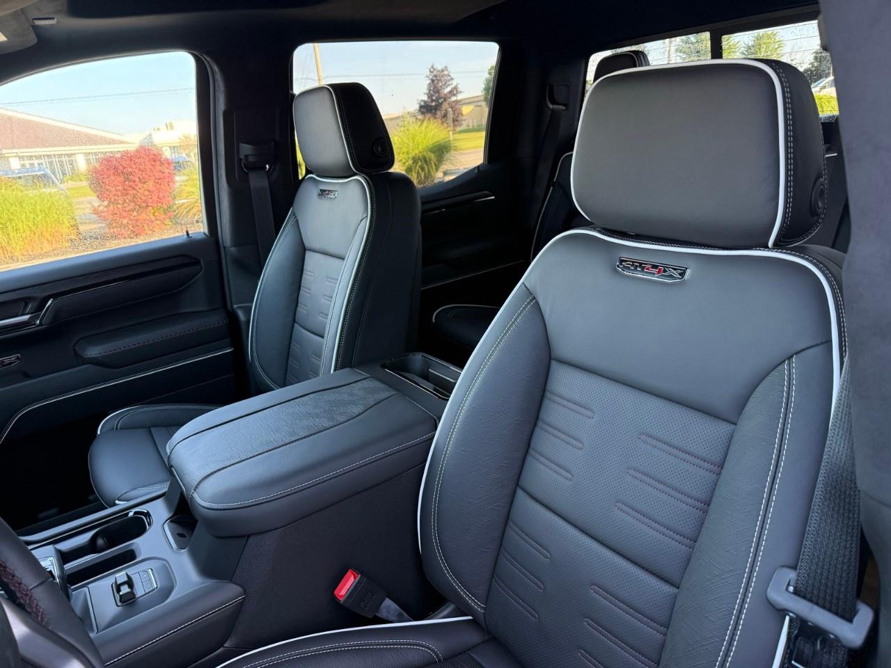 2026 GMC Sierra 1500 Crew Cab Short Box 4-Wheel Drive AT4X Photo4