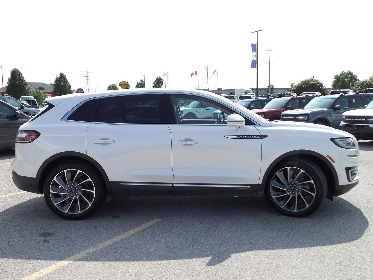 2019 Lincoln Nautilus AWD, RESERVE, 2.7L, TECH PACK, MASSAGING SEATS! Photo3