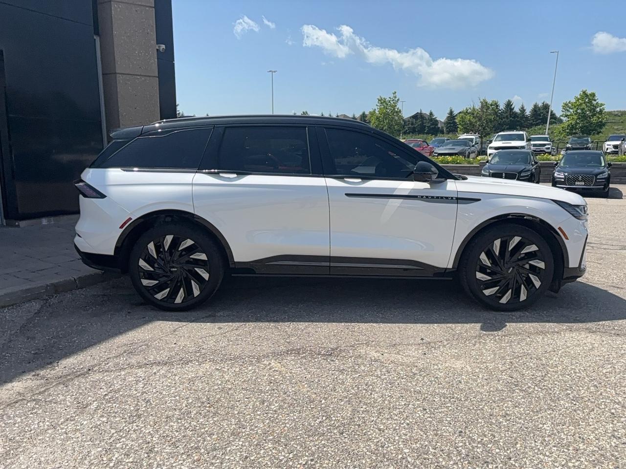 2025 Lincoln Nautilus 202A, FULLY LOADED, 22" RIMS, LEATHER, NAVIGATION! Photo3