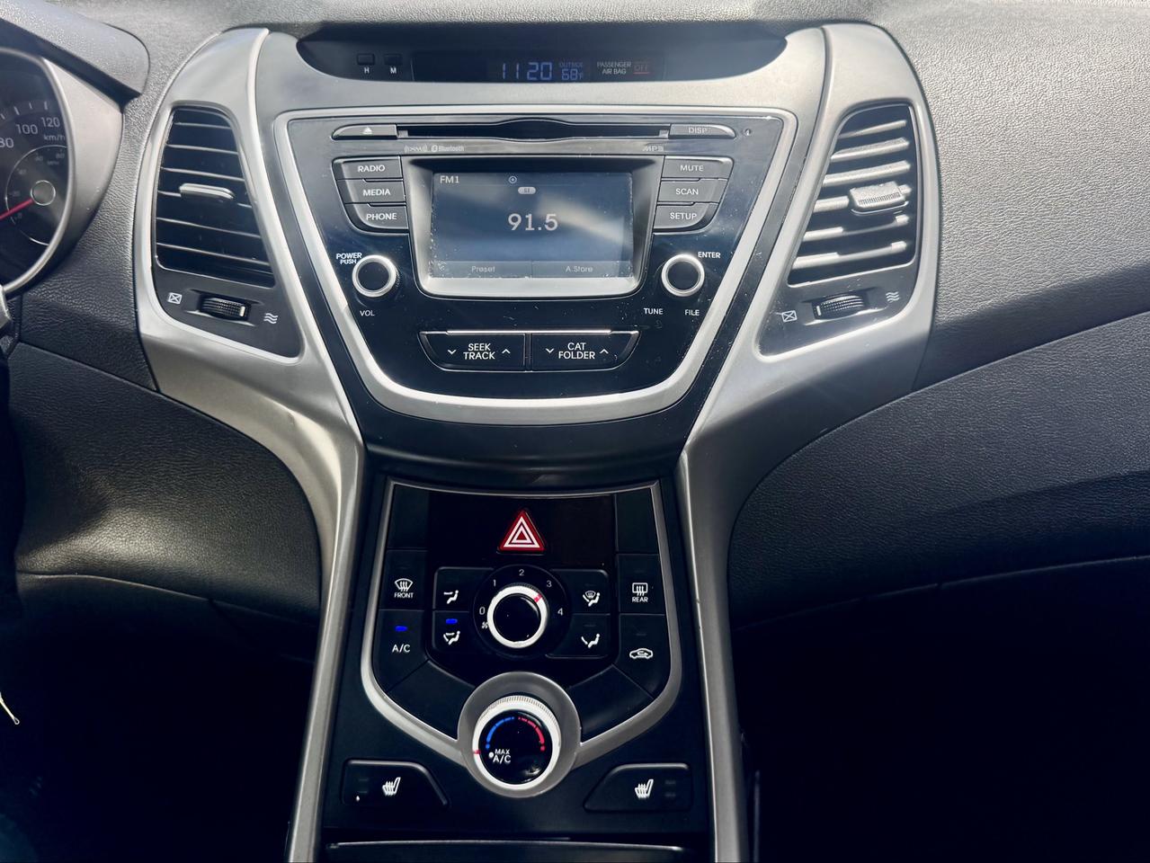 2016 Hyundai Elantra FINANCING AVAILABLE Photo13