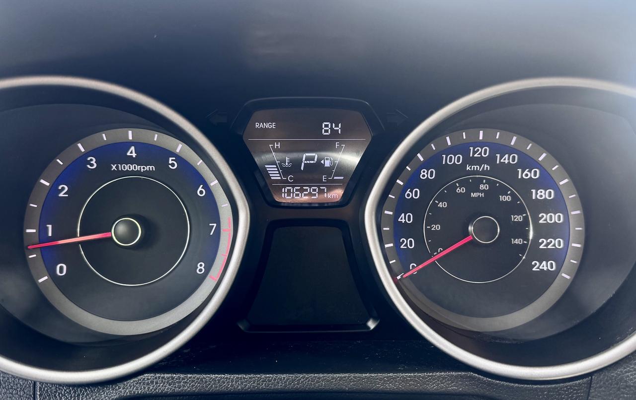 2016 Hyundai Elantra FINANCING AVAILABLE Photo11