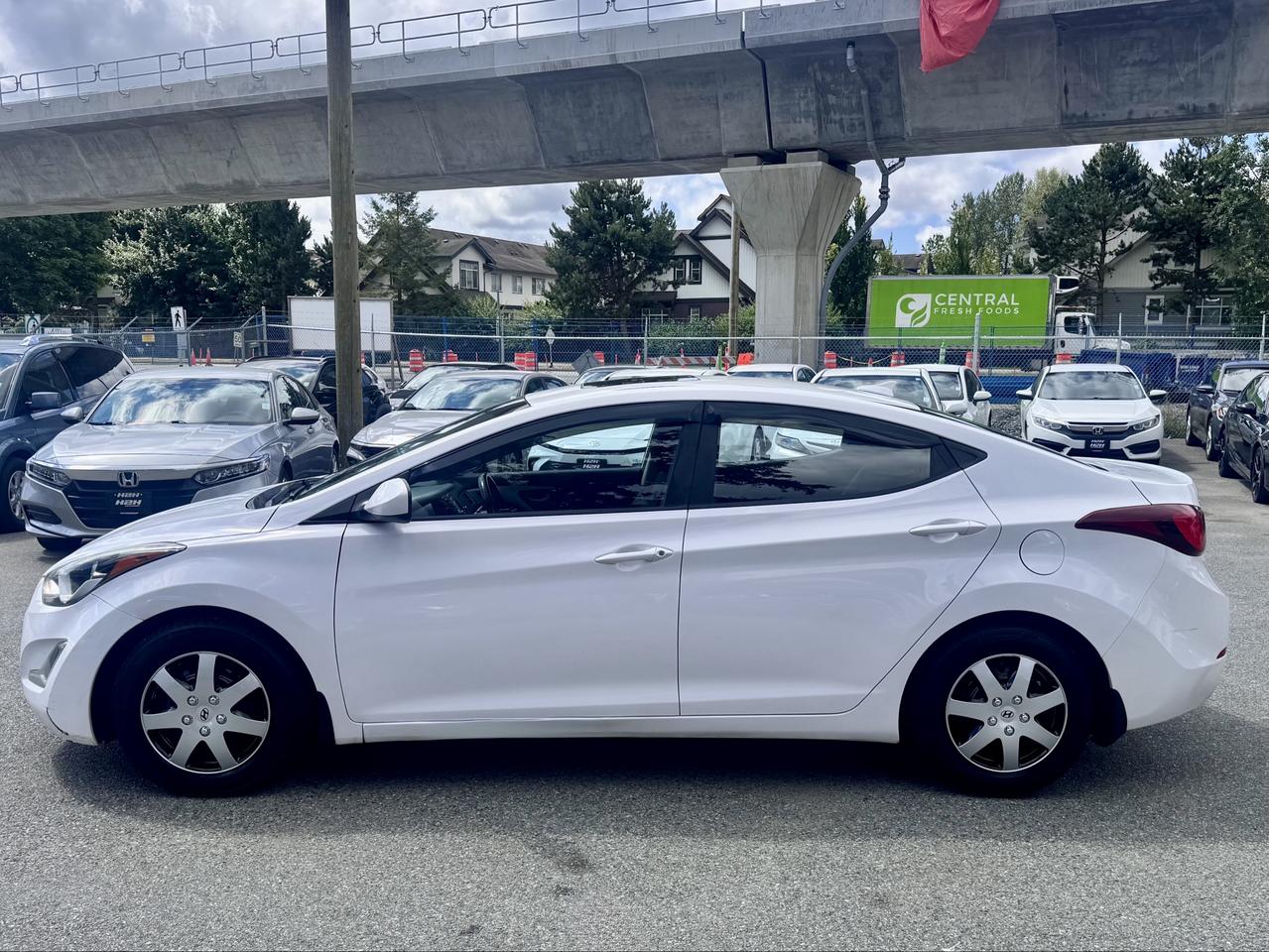 2016 Hyundai Elantra FINANCING AVAILABLE Photo8