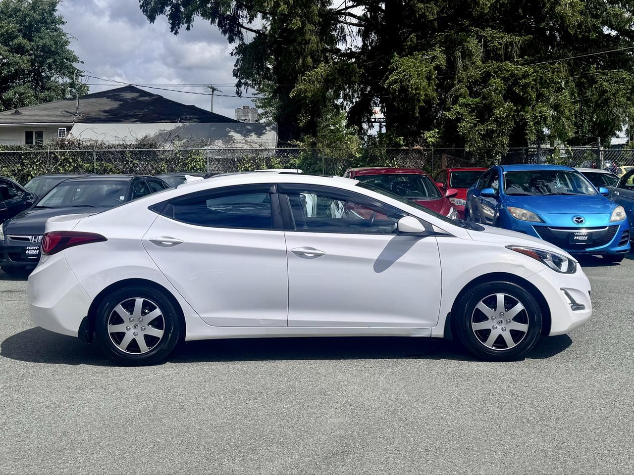 2016 Hyundai Elantra FINANCING AVAILABLE Photo4