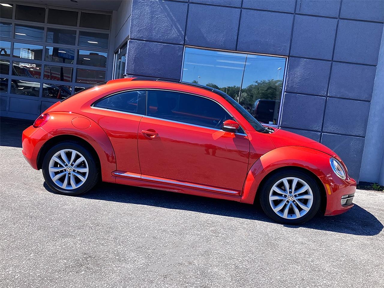 2016 Volkswagen Beetle NAVI|REARCAM|LEATHER|PANOROOF|FENDER AUDIO - Photo #1