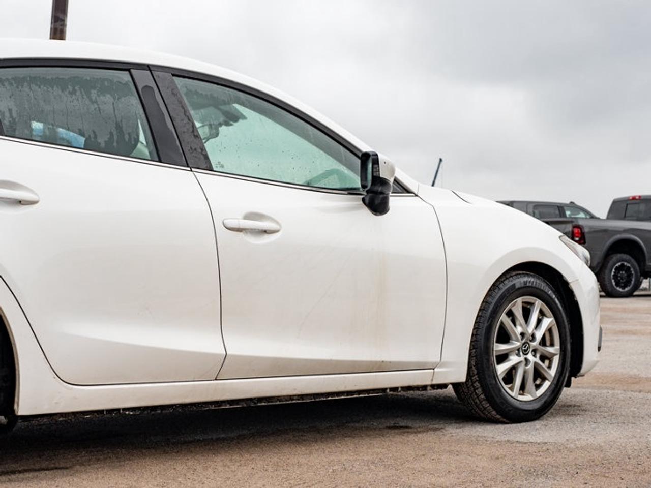 2016 Mazda MAZDA3 GS Photo