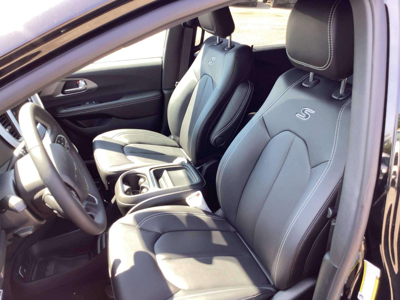 2027 Chrysler Pacifica SELECT AWD | Leather | Sunroof | S APP PKG Photo1