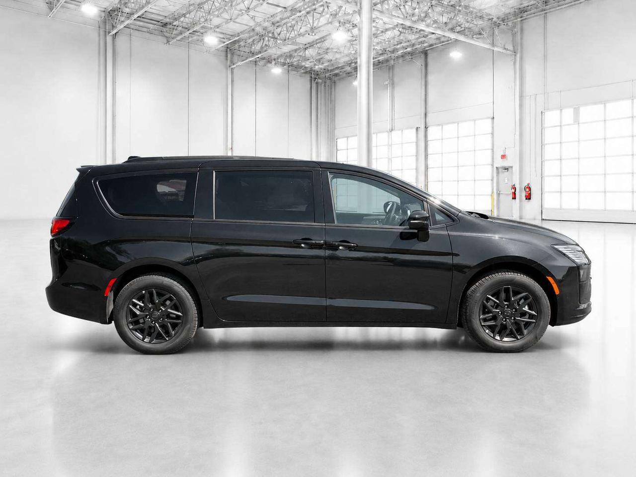 2027 Chrysler Pacifica SELECT AWD | Leather | Sunroof | S APP PKG Photo