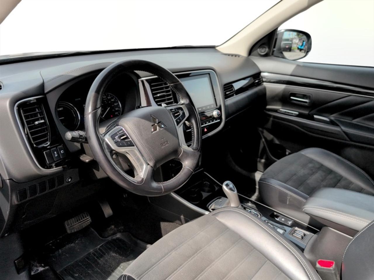 2020 Mitsubishi Outlander Phev SEL Photo