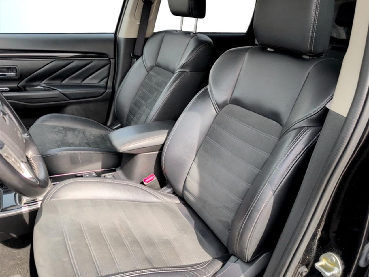 2020 Mitsubishi Outlander Phev SEL Photo