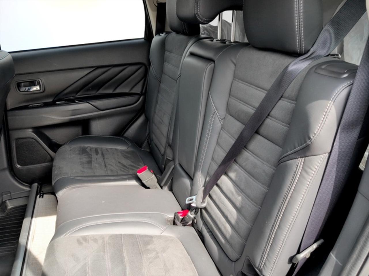 2020 Mitsubishi Outlander Phev SEL Photo