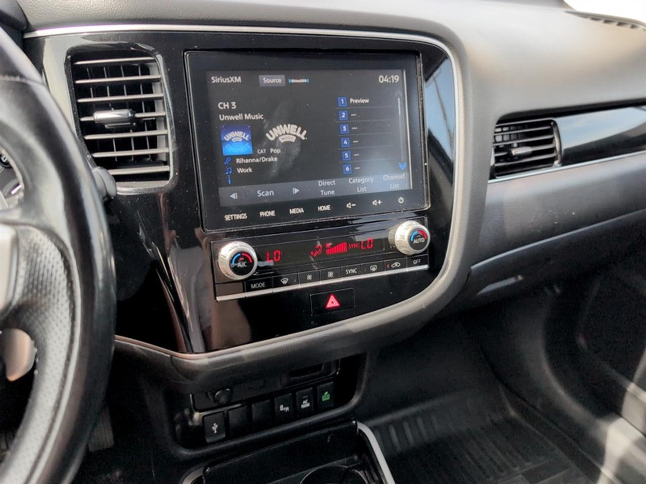2020 Mitsubishi Outlander Phev SEL Photo