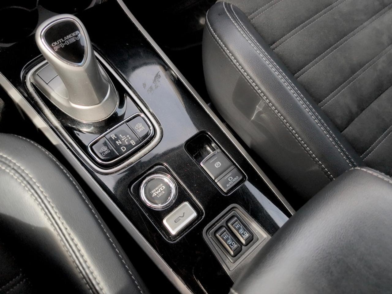 2020 Mitsubishi Outlander Phev SEL Photo
