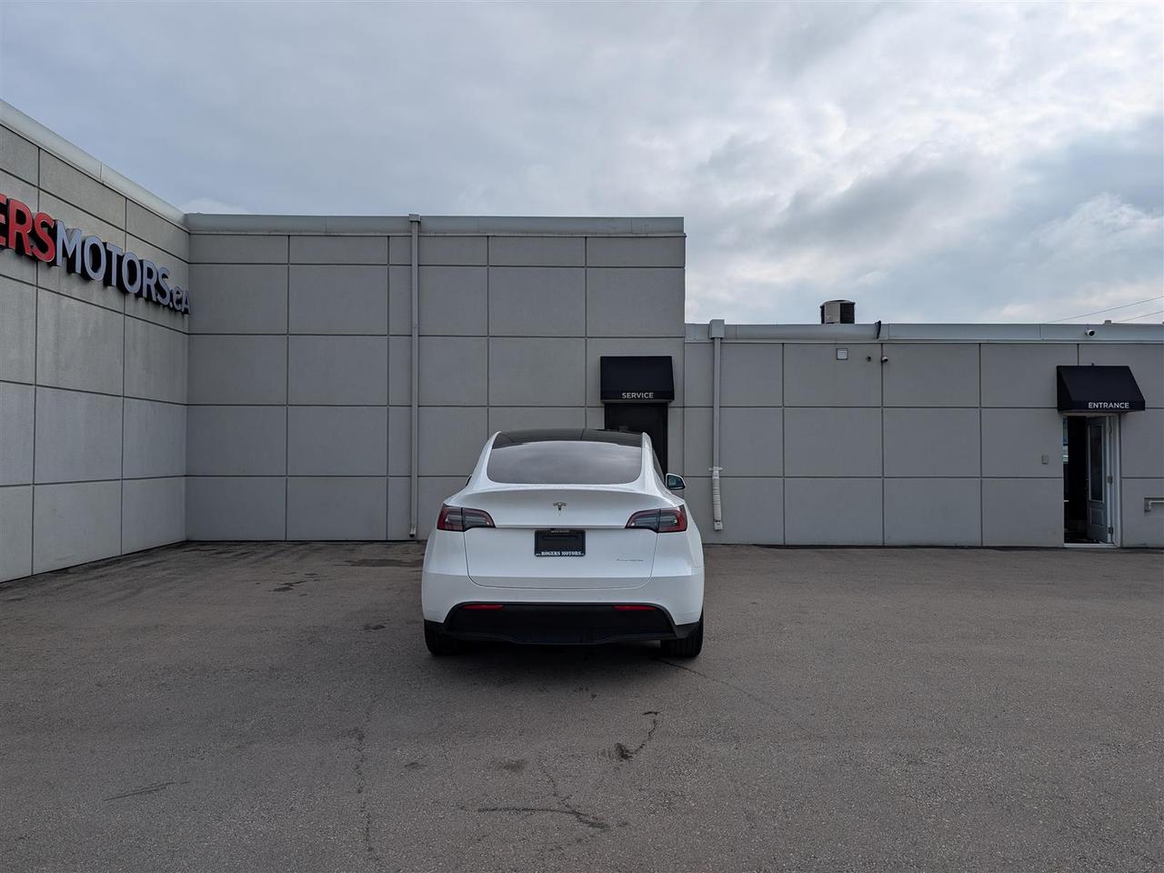 2022 Tesla Model Y LONG RANGE AWD - WHITE INTERIOR - DUAL MOTOR Photo