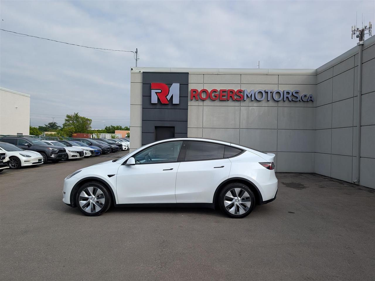 2022 Tesla Model Y LONG RANGE AWD - WHITE INTERIOR - DUAL MOTOR Photo