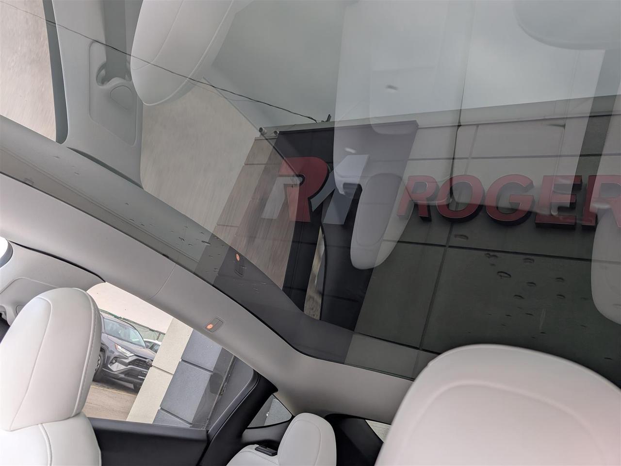 2022 Tesla Model Y LONG RANGE AWD - WHITE INTERIOR - DUAL MOTOR Photo