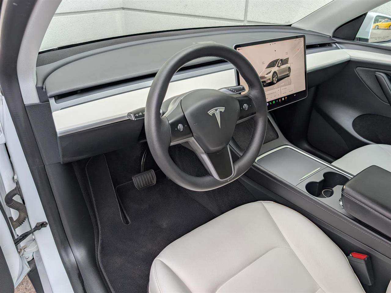 2022 Tesla Model Y LONG RANGE AWD - WHITE INTERIOR - DUAL MOTOR Photo