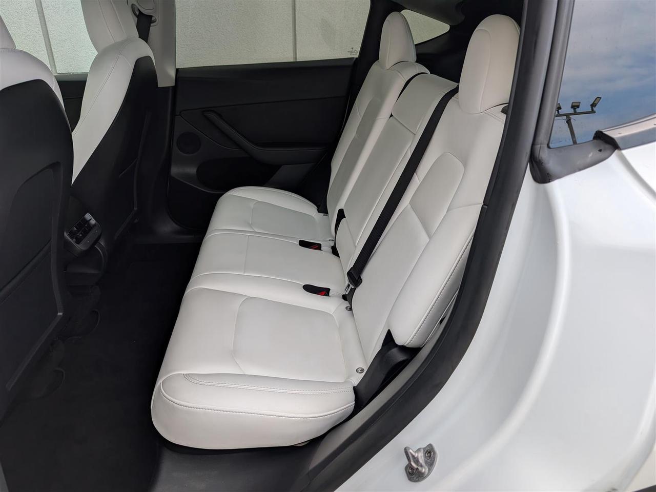 2022 Tesla Model Y LONG RANGE AWD - WHITE INTERIOR - DUAL MOTOR Photo