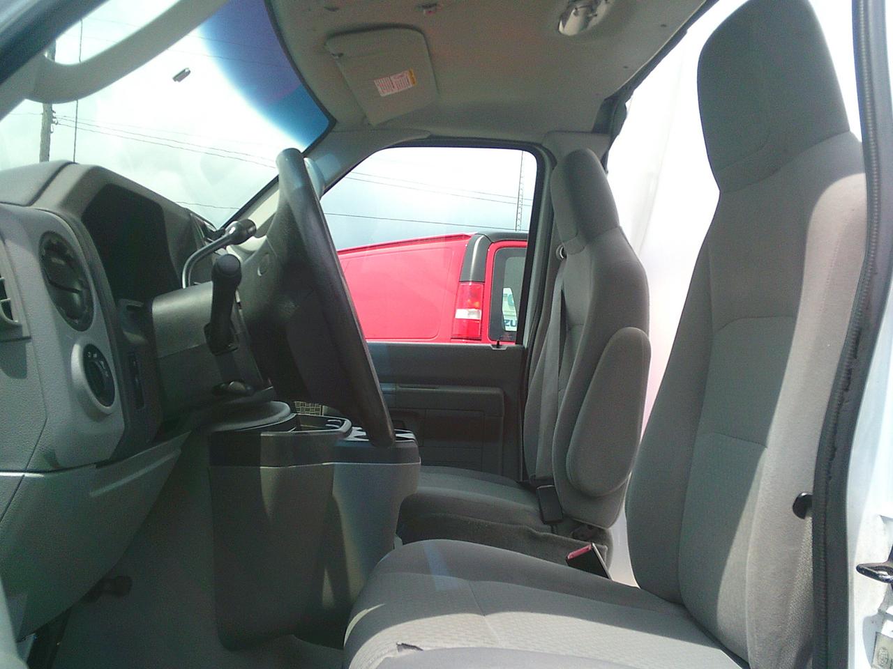 2012 Ford Econoline E-450 Super Duty 158  DRW Photo2